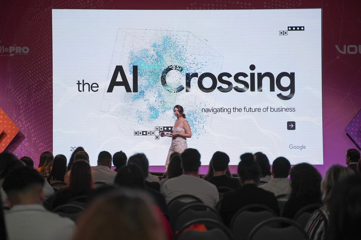 Daiane Dunka Head of Travel do Google no palco do Travel Connect 2024