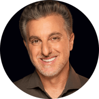 Luciano Huck estará no palco do Travel Connect 2026
