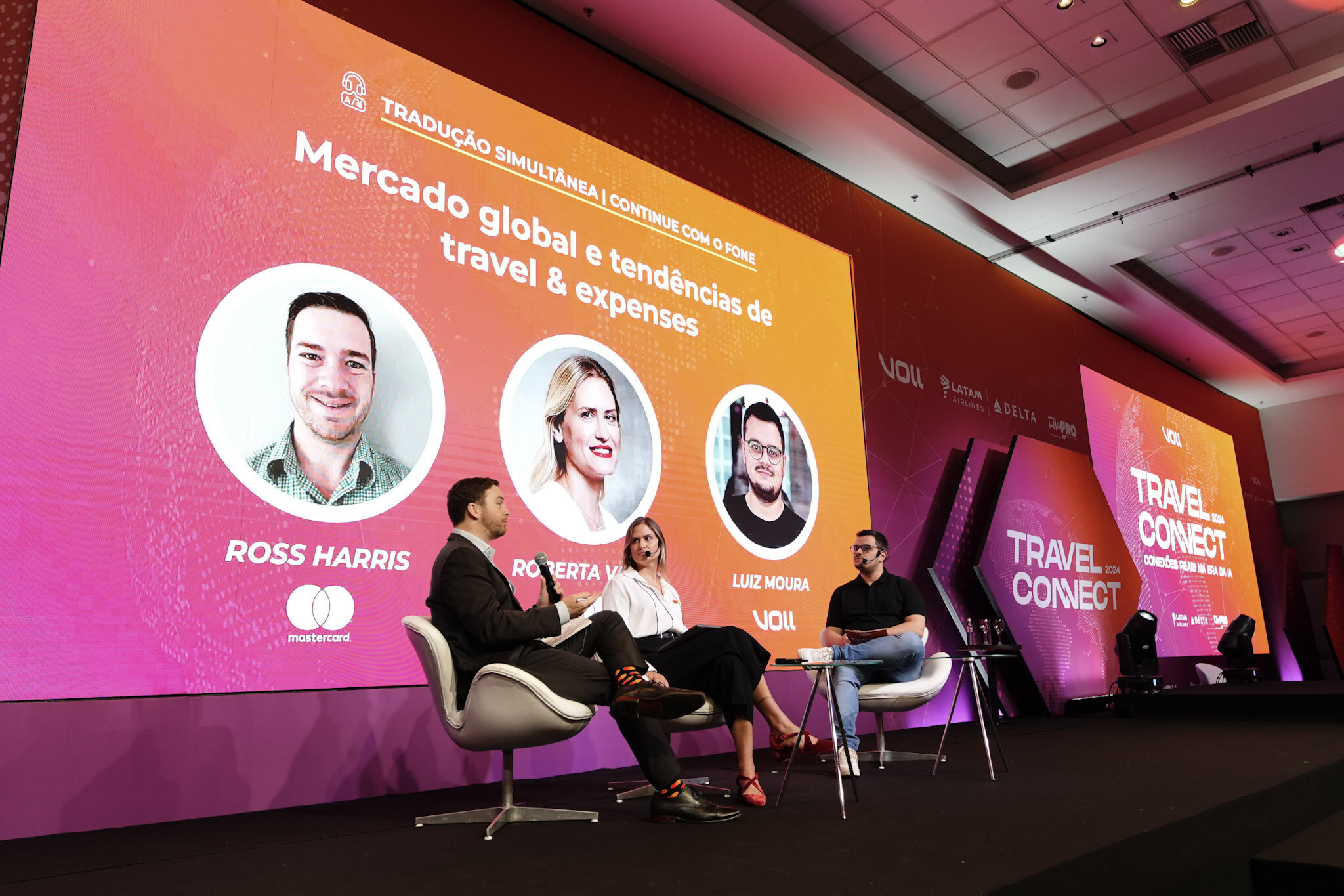 Luiz Moura, diretor de novos negócios da VOLL, mediou um painel de discussão que contou com a presença de Ross Harris, VP de Produtos Corporativos e T&E da Mastercard e Roberta Valle, VP de Varejo e Comércio da Mastercard