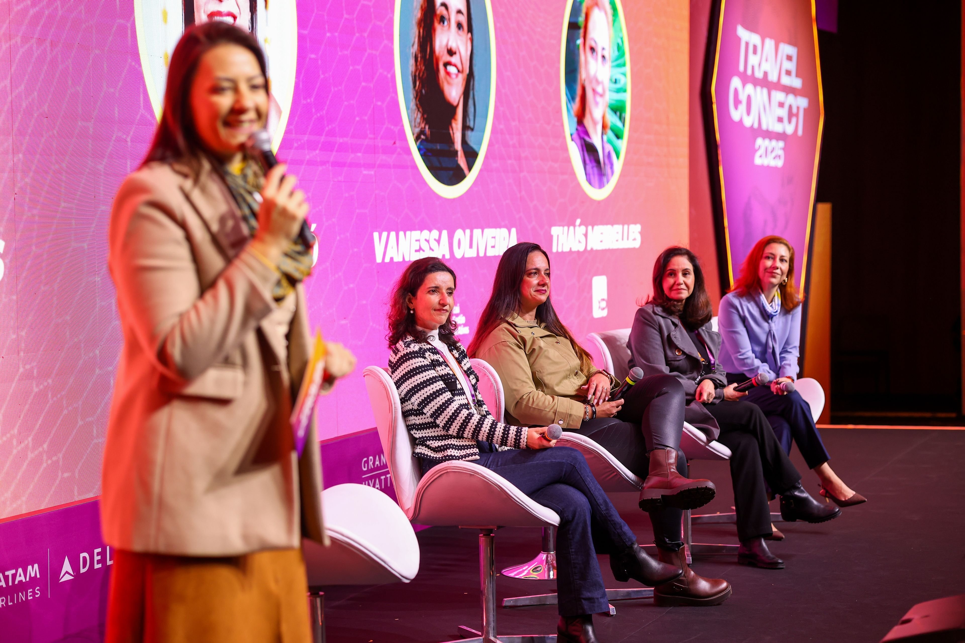 Painel Elas transformam: Histórias reais de mulheres que lideram a inovação na gestão de viagens
